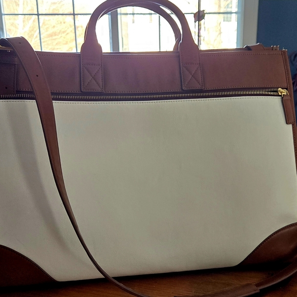 Elegant Brown and White Travel Bag - Picture 2 of 5